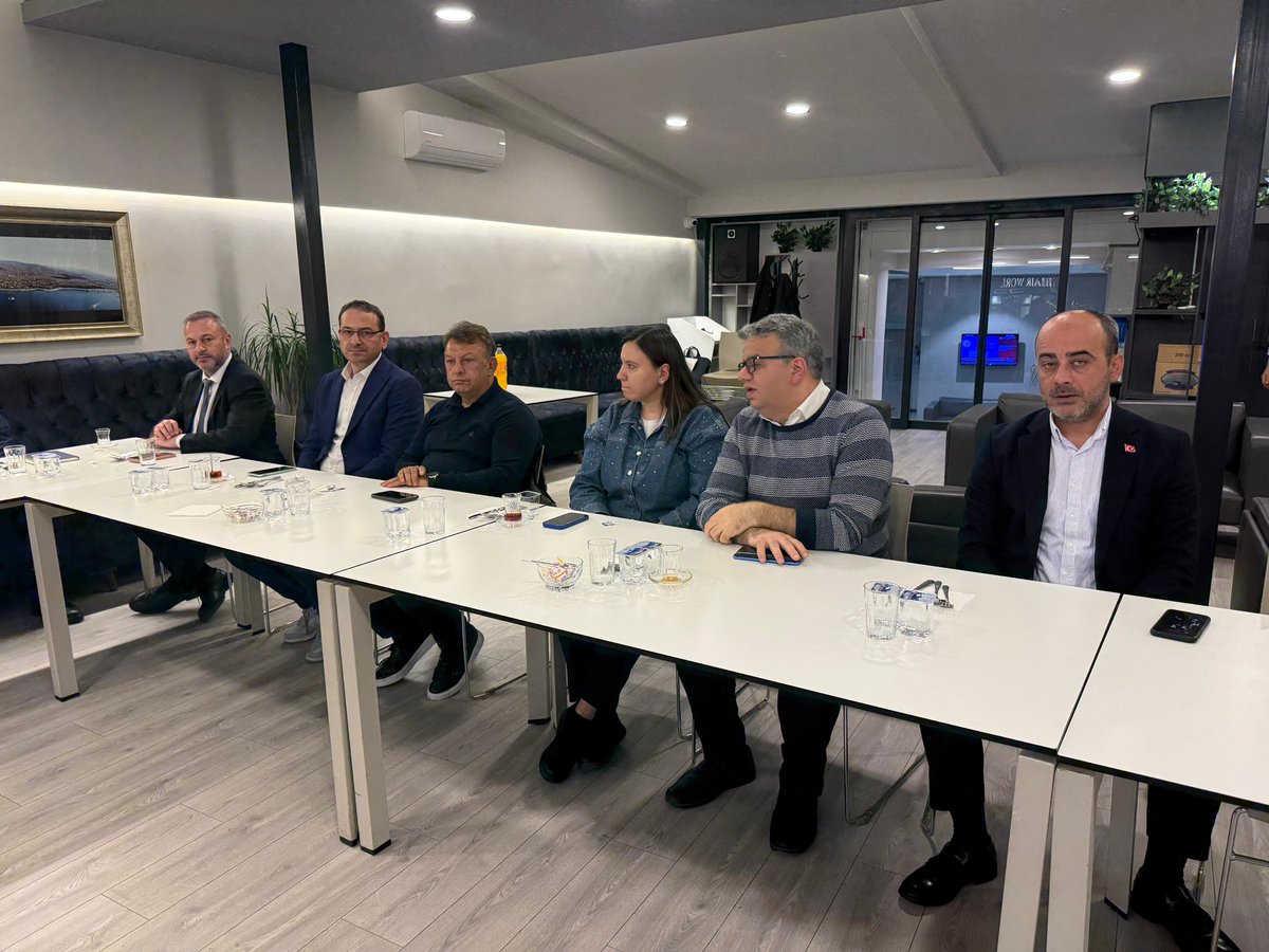 2. Bölge Tanıtım ve Medya Başkanları toplantımızı, Bölge Başkanımız <a href="/cetinakgul/">çetin akgül</a>’ün başkanlığında ,İlçe Tanıtım ve Medya Başkanımız <a href="/ilhanUsta/">ilhan Usta</a> ’nın da katılımıyla, Sarıyer İlçe Başkanlığımızda gerçekleştirdik.

Sahadaki gücümüzü ve dijital alandaki etkinliğimizi artırmaya yönelik