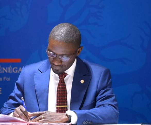 sonkosoul's tweet photo. #PRIMATURESN: Signature protocole d'accord entre le Gouvernement et le G7 https://t.co/JowXKCarAC