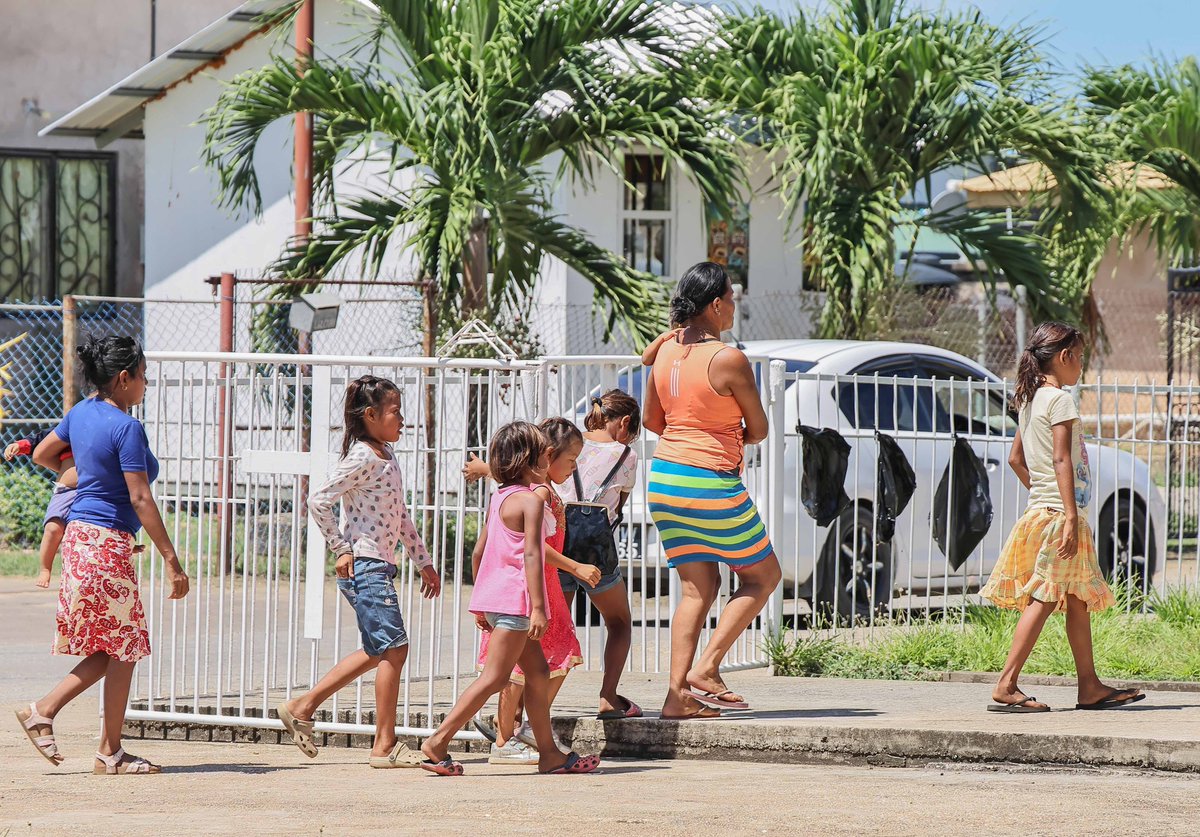 OIM_LAC's tweet photo. Más de 400 personas migrantes fallecieron durante el tránsito migratorio en las Américas en 2025, lo cual pone de manifiesto el costo humano de las travesías migratorias en rutas irregulares.

Lea más: https://t.co/9Un6098adU

#MissingMigrant #Migration https://t.co/qDyMvlfG9I