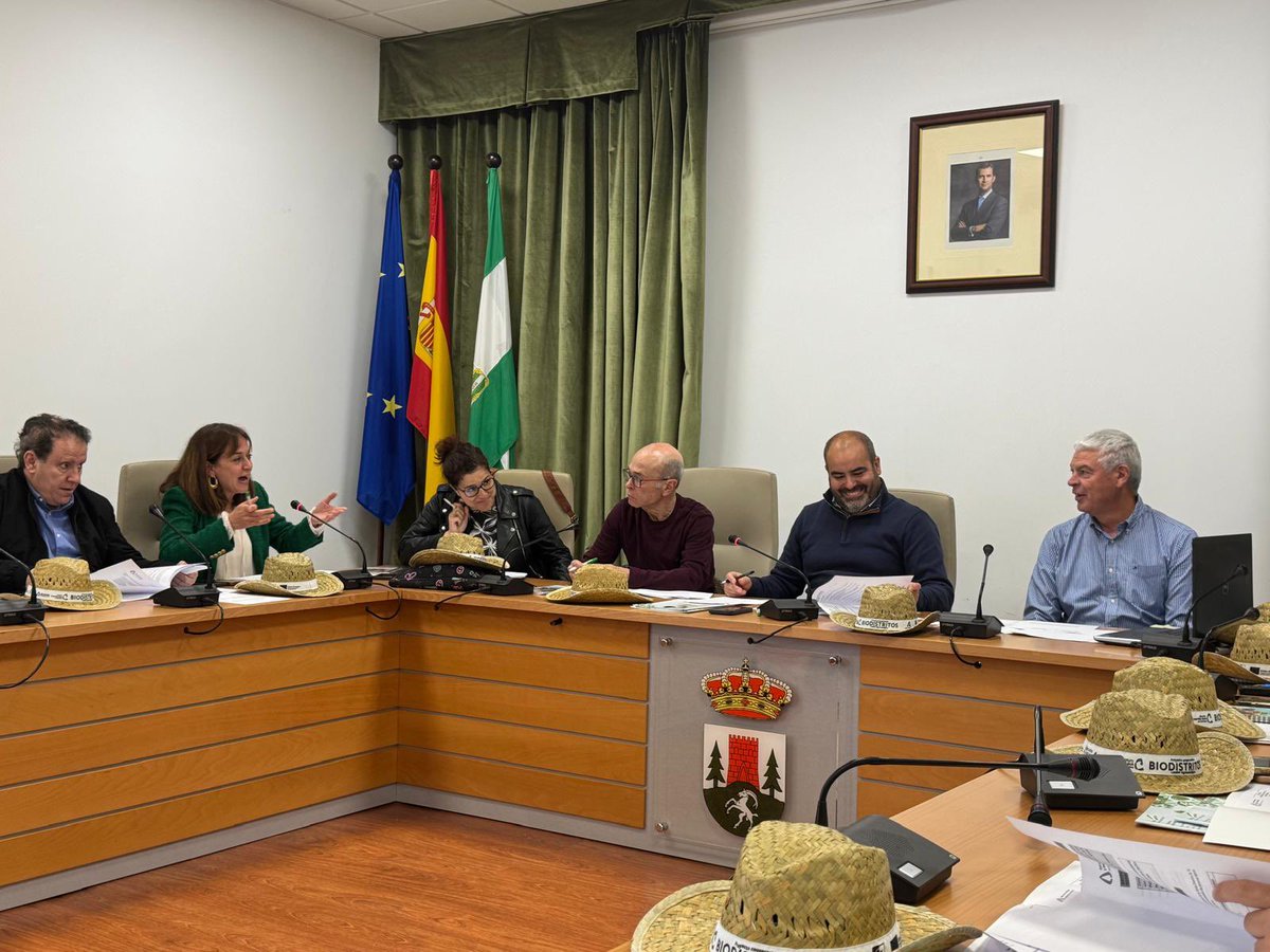 GDRSierraNieves's tweet photo. 🌿🇪🇺 Hoy hemos reunido, en @AytoYunquera, a nuestros 33 ayuntamientos y a toda nuestra Junta Directiva para comentar y analizar la presentación de los proyectos (Operaciones) #LEADER 2026.

⏳🚀  Que no te pille el 🐂 🐄!!!

🙋🏻‍♀️🙋🏻‍♂️ Esto está al salir!!!. https://t.co/ti1guKRhWa