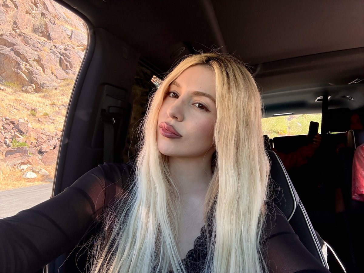 AVA MAX tweet media