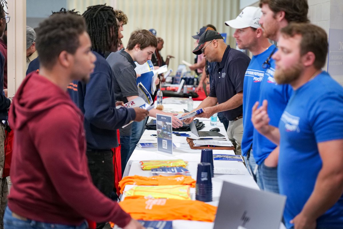 MyFDOT's tweet photo. This month, FDOT hosted two Road to Your Future hiring events, connecting with job seekers across Florida and building our workforce. Between these two events, FDOT and partners made 8 on-site hires and had over 500 attendees! Next time, that could be you! Stay tuned for upcoming transportation industry hiring events by visiting: https://t.co/x0b6qFlCbX