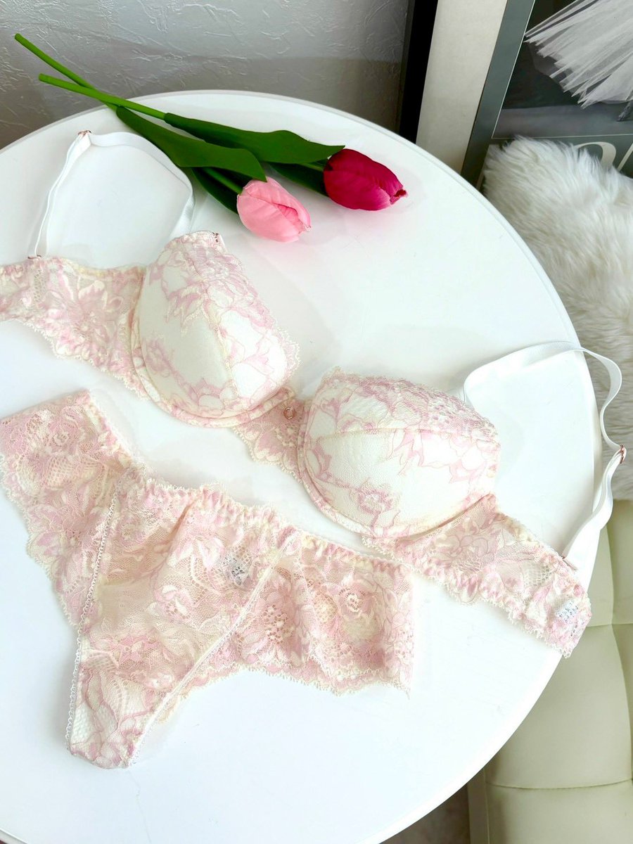 【BLUSA-ブラッシュー】

どなたでも使っていただけるSawrenから新作です🌸

春のピンクのレースブラは毎年大人気。

ブラ ¥14,960
ショーツ ¥7,920

ご試着＆お取置きは公式ラインまでお問い合わせください💌