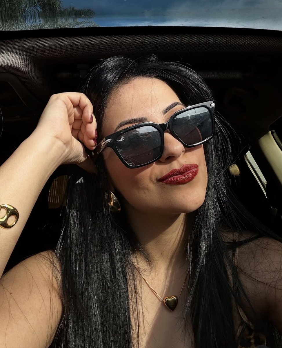 CavalcanteBiahh's tweet photo. Quintamos por aqui,bora trabalhar!!📷
#biahhcavalcante #cantora #foto https://t.co/8kFQKCaPKP