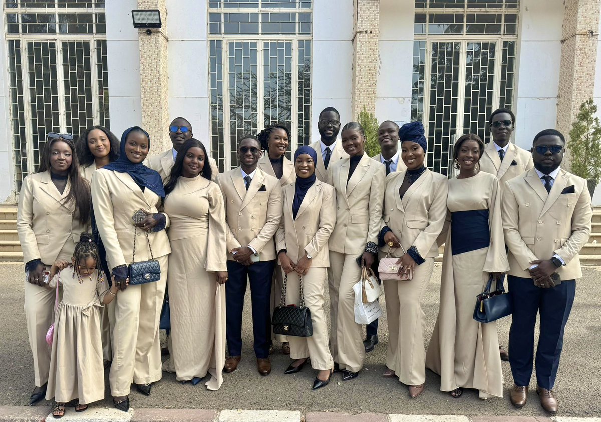 mamadoumc2's tweet photo. Vous méritez de voir ces personnes incroyables, des médecins de qualité🥹❤️❤️
Allahuma barik
Nb: kima nekal si photo bi nonu sama ennemie la🤣🤣 https://t.co/Wv9mWNFpeU