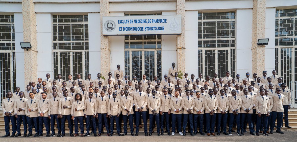 mamadoumc2's tweet photo. Vous méritez de voir ces personnes incroyables, des médecins de qualité🥹❤️❤️
Allahuma barik
Nb: kima nekal si photo bi nonu sama ennemie la🤣🤣 https://t.co/Wv9mWNFpeU
