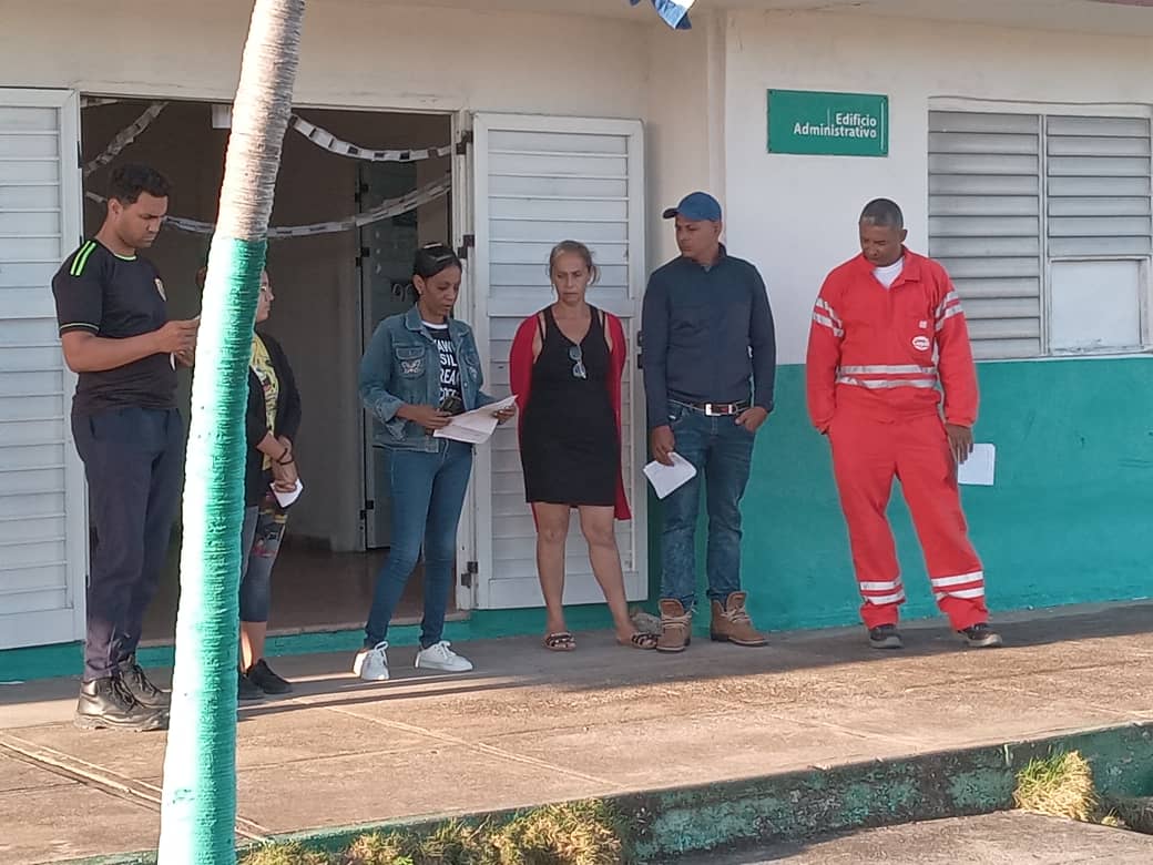 Matutino especial en la Base Terminal Marítima de Nuevitas en saludo al 16 de abril, momento propicio para dar lectura a la convocatoria por el 1ro de mayo.
#Camaguey
#PetrolerosPorCuba
#CubaSeDefiende