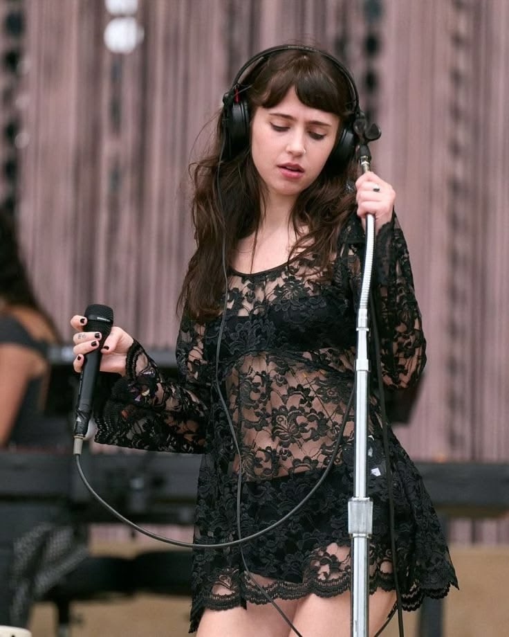 clairo media 🗝️ tweet media