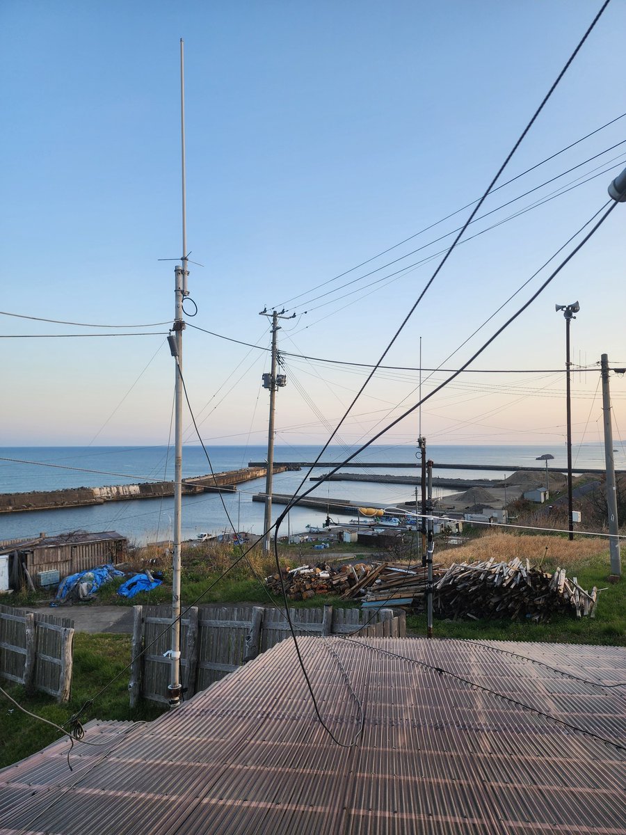 おはようございます❗️
4/17金曜日。また週末です(笑)
今朝も晴れました☀️気温もそこそこ上がりそうです。
さて今日も県境近くの山の中で作業します。たらの芽だいぶ収穫出来て近所にもお裾分け出来た🎵毎日天ぷらと🍺✨️で幸せ感じてます😁
今日はダクトどうかな？
では、本日もFBに👋