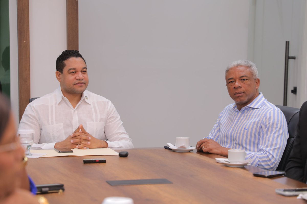 DiputadosRD's tweet photo. La Comisión Permanente de Asuntos Fronterizos, presidida por el diputado Rafael Pérez (@RafelinPrez2), presentó a estudio la iniciativa del proyecto de ley que crea el ministerio de frontera de la República Dominicana. Proponente: @LuisCastilloDip  #DiputadosRD https://t.co/VVxPEQltBn