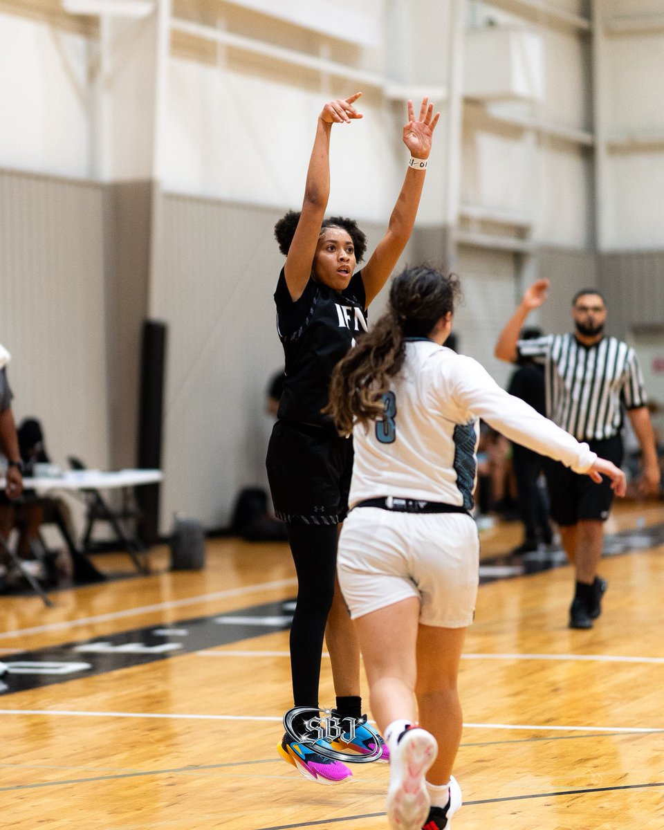 _itz_abrielle's tweet photo. I became what they said I wasn’t. #basketball #ifn #underarmour #grinding 

@MarshallTime 
@IMCOMING_INC 
@UNProspects 
@LeftyyMike 
@806hsscmedia https://t.co/1wJMhY0db6