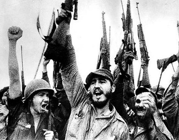JOFMEDIA25_'s tweet photo. Yon 16 avril tankou jodi a, se te nan lane 1961, douvan gwo menas enperyalis meriken an, Fidel Castro te deklare kare bare revolisyon kiben an se yon revolisyon sosyalis. https://t.co/WLjthYes2u
