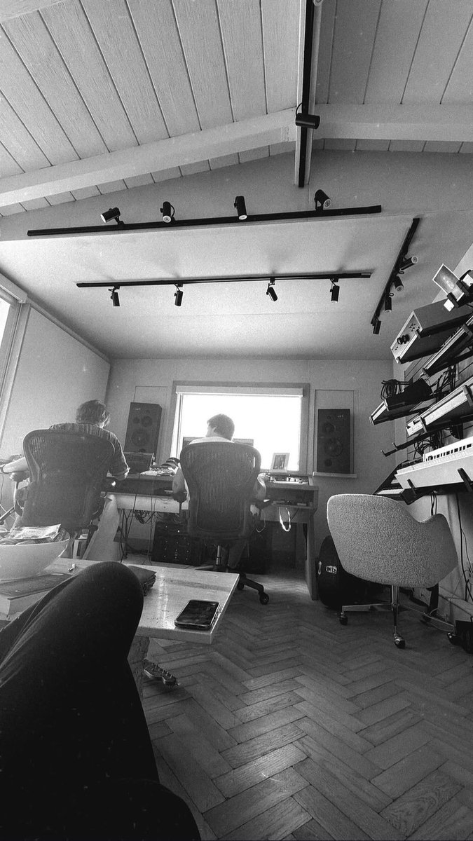 nbarrettARG's tweet photo. Nessa Barrett via historias de Instagram en el estudio. 👀 https://t.co/N9f1BuTDsg