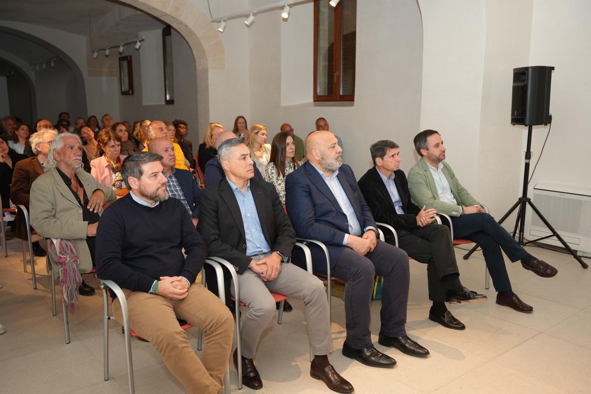andresferrerv's tweet photo. ⛵️ “HÉROES del Settebello“, de Monzani, se incorpora a la colección del @ConselldeMca

👨🏻‍🦽 La obra, que combina arte, deporte e integración, formó parte de la muestra que se expuso en la Misericòrdia.

📔 Todo ello ha quedado recogido en el catálogo editado por @culturamallorca https://t.co/fg9qanSQqw