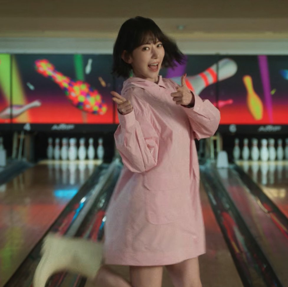 pinkszuha's tweet image. i just noticed that all of the fimmies are wearing their representative colors in this scene except for eunchae...