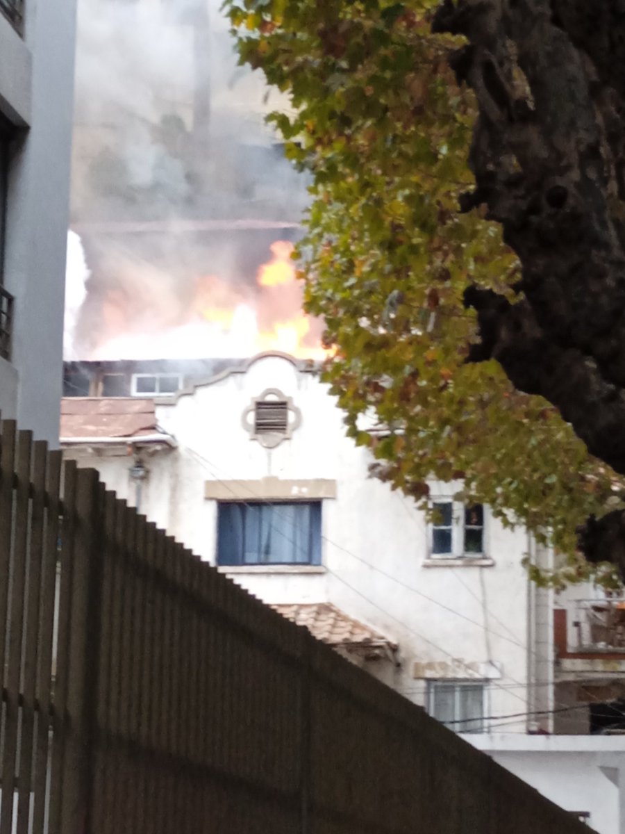 Ksissa3's tweet photo. Incendio en casa al Costado de Funicular Villanelo.
@sitiodelsuceso 
@radio_festival 
@biobio 
@laestrellavalpo https://t.co/yWKw71Ufml