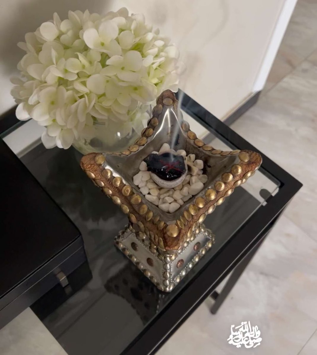 نـون tweet media