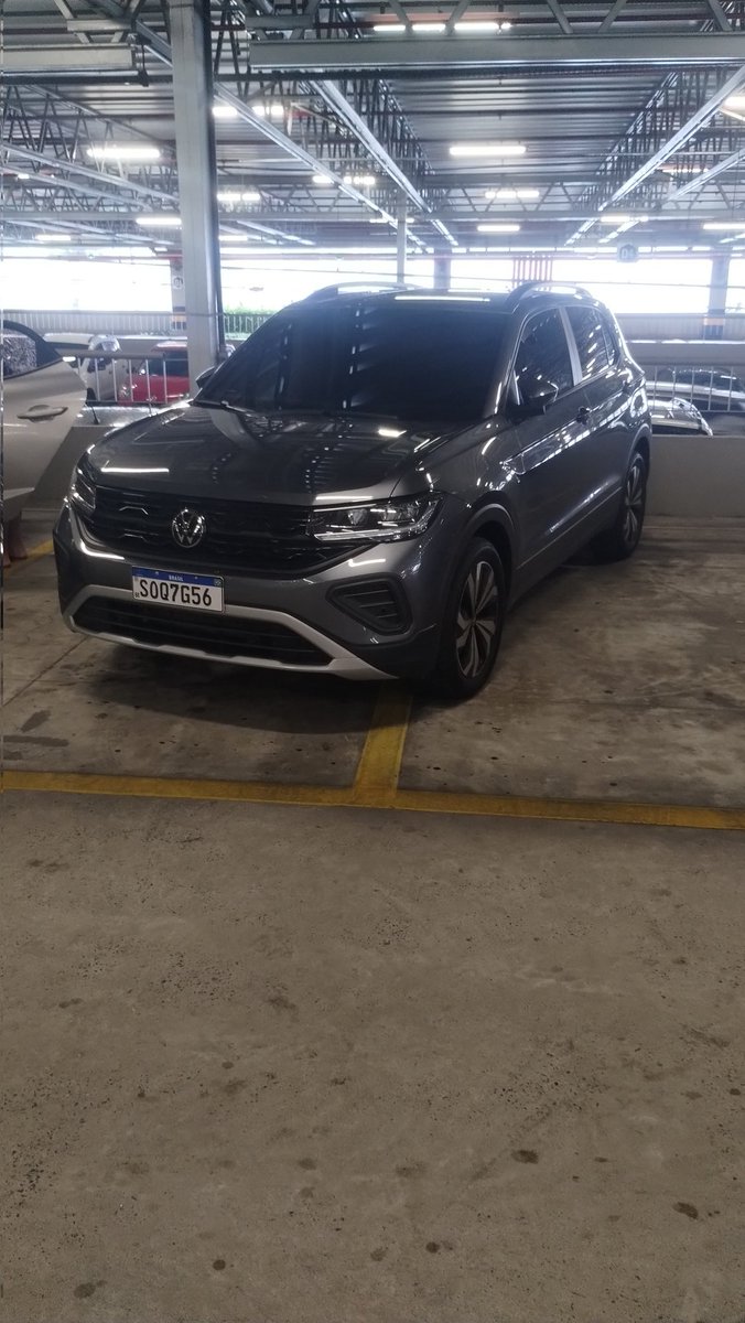 Obra-prima de motorista recifense em um domingo no shopping.