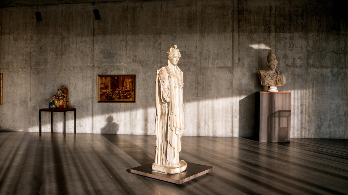dezeen's tweet photo. Art installations bring colour to Peter Zumthor's austere LACMA addition:
https://t.co/m6wAEHaMXF https://t.co/h4lXHJr49D