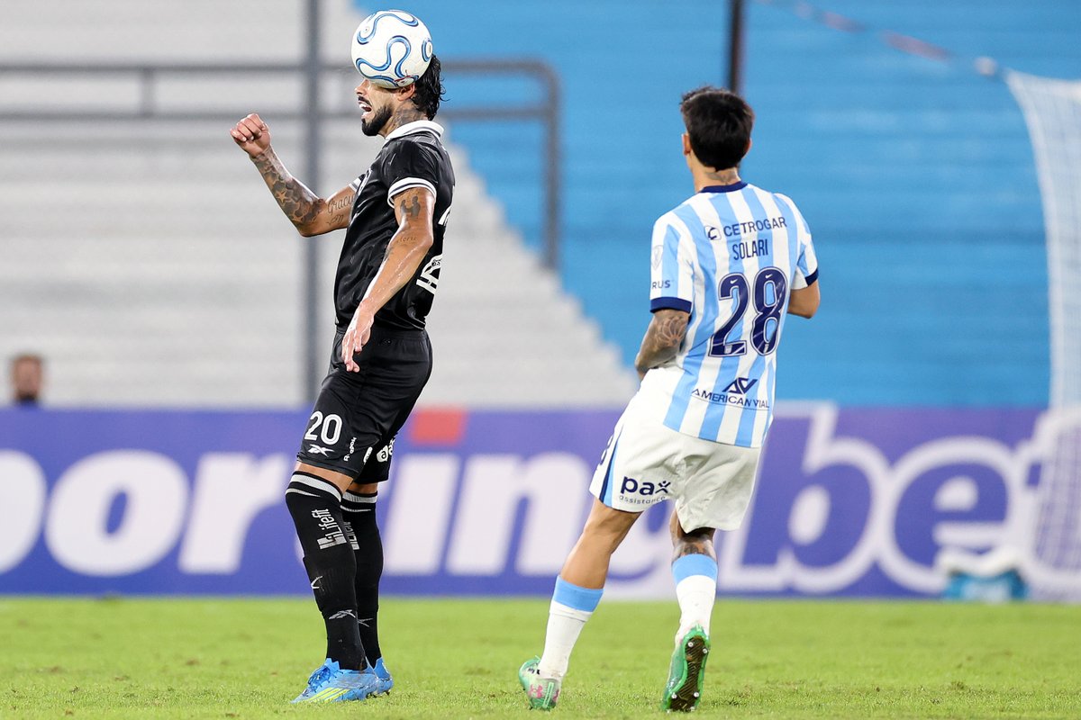 – Muito especial. Eu acho que a gente merecia uma vitória, tanto no primeiro quanto no segundo jogo do Franclim. O segundo tempo a gente estava jogando muito bem, o primeiro não. Hoje tentamos estar o jogo todo concentrado para levar os três pontos para o Brasil – afirmou Barboza