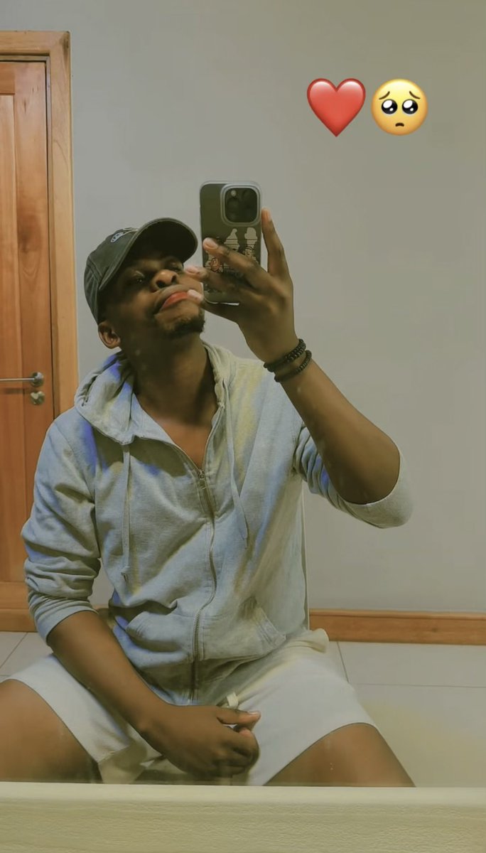 S'phiwe Collins 👻 tweet media