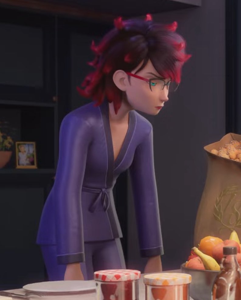 Imagina formar parte de los "Miraculers" y LB de contacta en la noche solo para que cuides a CN bebé mientras ella lucha contra el akuma...
#MLBS6Spoilers