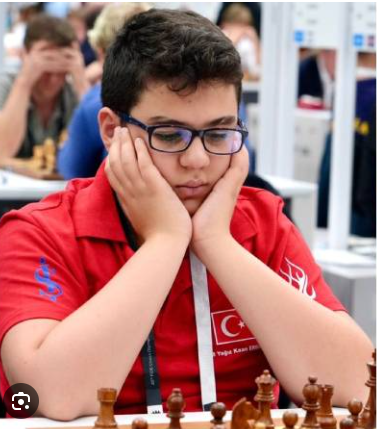 Kuzeybeyi1's tweet photo. Yağız Kaan Erdoğmuş, 2700 ELO barajını aşarak dünya satranç tarihinde en genç 2700 ELO’ya ulaşan Büyükusta oldu.  Genç yıldız, aynı zamanda Türk satranç tarihinin ulaştığı en yüksek seviyeye erişti. (TRT Spor)  

Helal olsun sana çocuk... https://t.co/Gl9CDHTMBJ