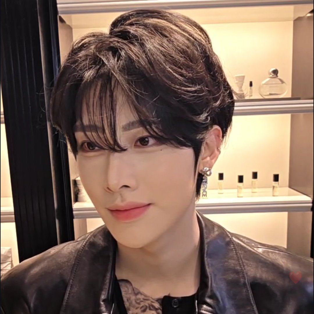 tina 🍀 tweet media