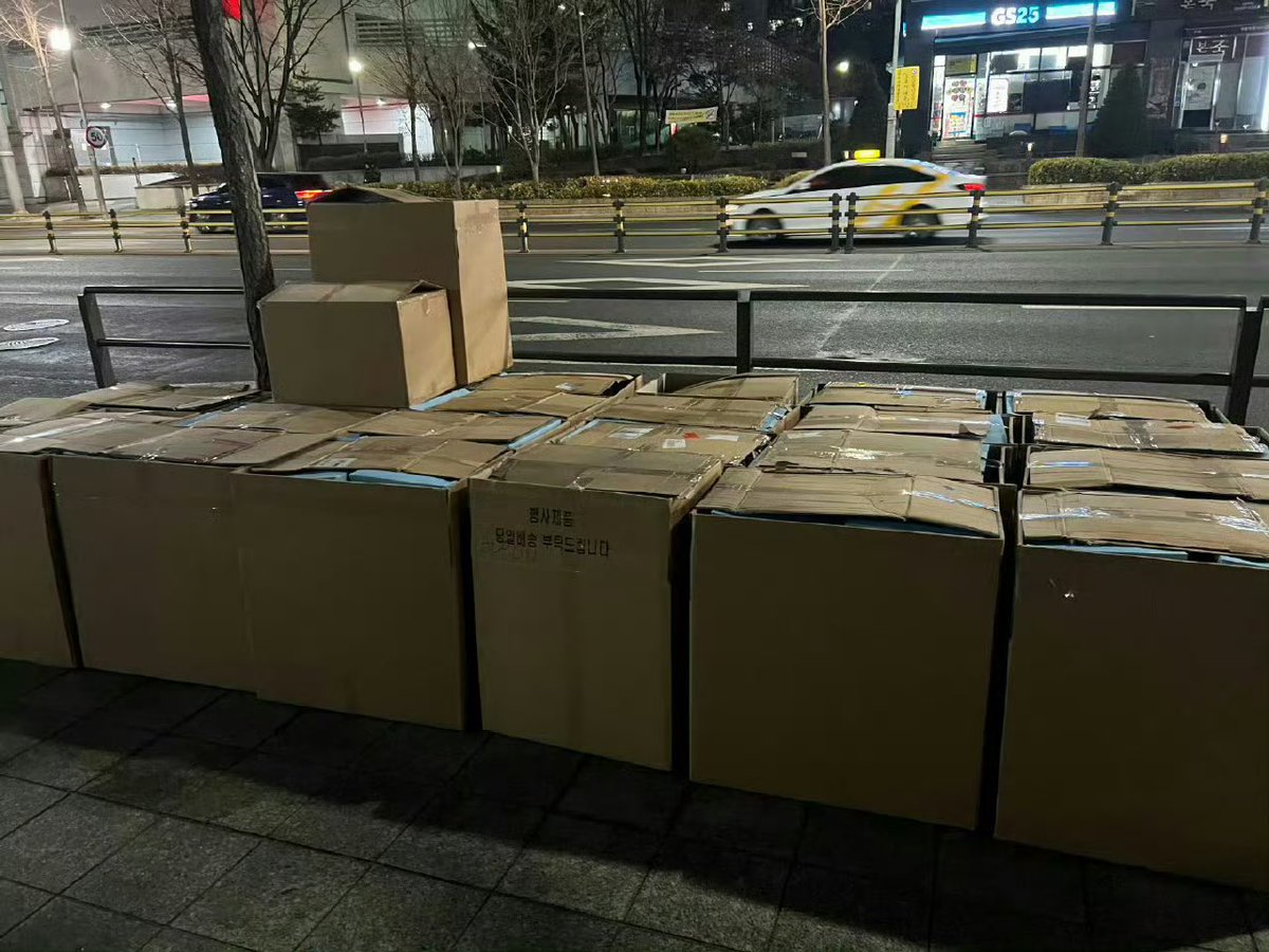 想变成灰尘陪伴你 tweet media