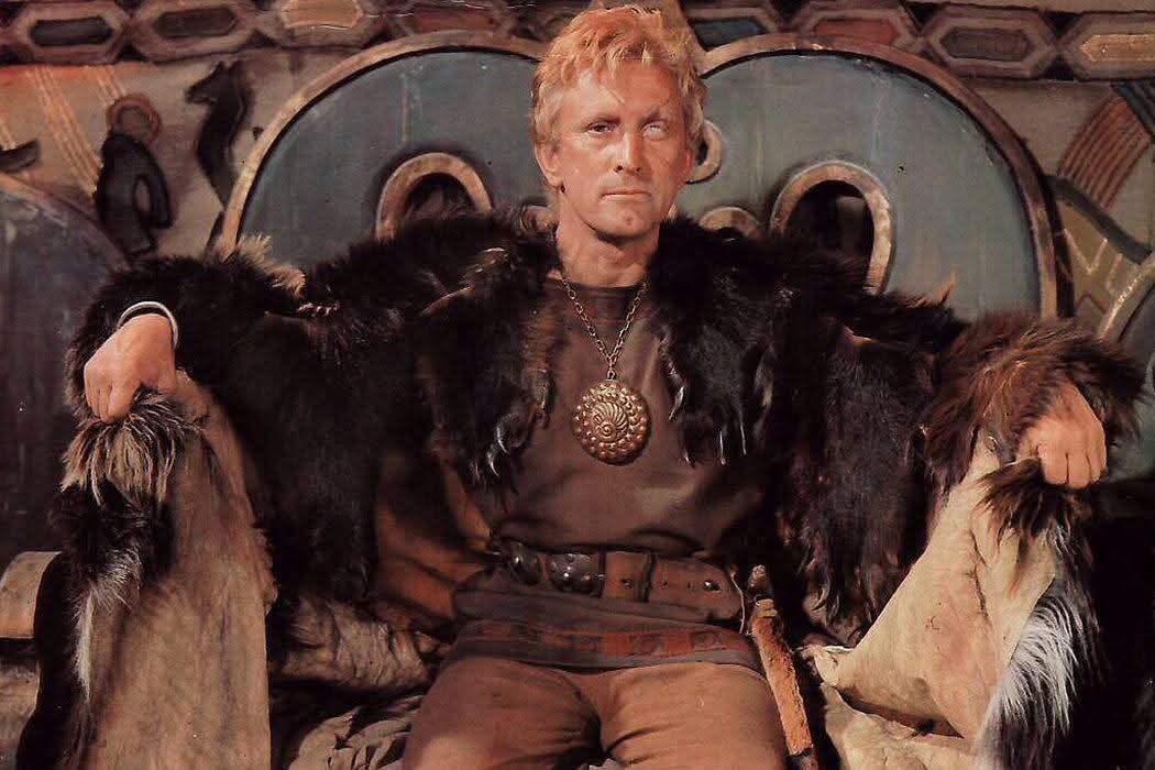 CinePensar's tweet image. LOS VIKINGOS (1958)

 Una de las mejores aventuras del Cine, una pelicula "de las de antes", dirigida por Richard Fleischer. Con Kirk Douglas, Janet Leigh, Tony Curtis y Ernest Borgnine. 
Curiosidad: El narrador es Orson Welles.
 Absolutamente imprescindible.
#cineclasico #cine