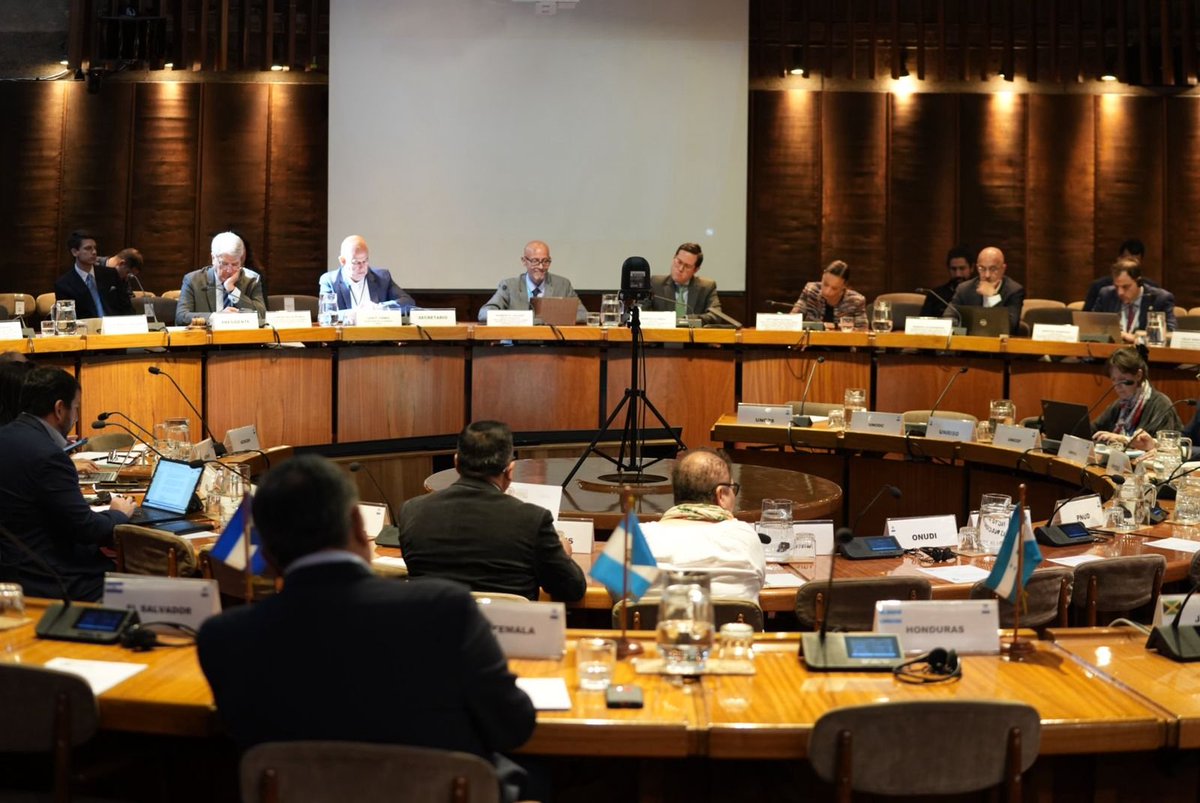 ONUChile's tweet photo. [HILO 🧵]
💡 La cuarta jornada del Foro de los Países de #ALC sobre el #DesarrolloSostenible de @cepal_onu estuvo marcada por el impulso de alianzas, innovación y acciones para avanzar en el logro de los #ODS en la región.
Conoce más en este hilo 👇 https://t.co/6cM6NAYMEU