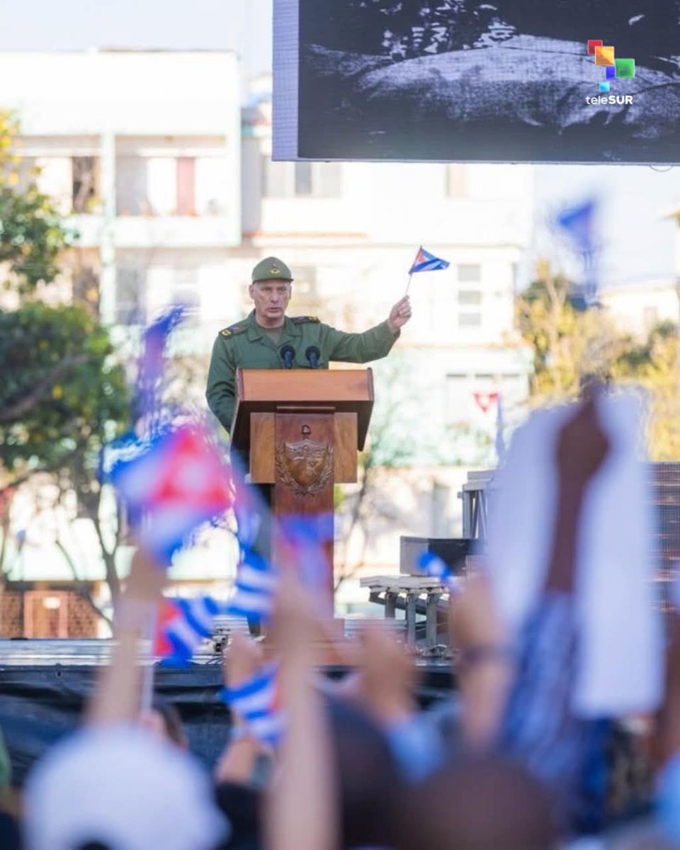 rpalmero1's tweet photo. Junto a miles de habaneros conmemoramos el aniversario 65 de la Declaración del Carácter Socialista de nuestra Revolución. Somos muchos más los que defenderemos la patria al precio que sea necesario. 

Brillante y sincero discurso del compañero @DiazCanelB. #CubaEstáFirme https://t.co/9oroVQd2PQ