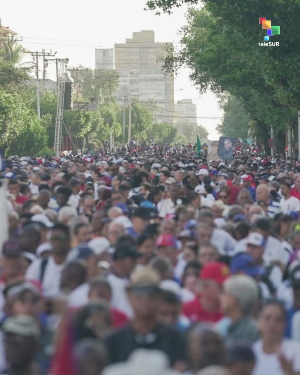 rpalmero1's tweet photo. Junto a miles de habaneros conmemoramos el aniversario 65 de la Declaración del Carácter Socialista de nuestra Revolución. Somos muchos más los que defenderemos la patria al precio que sea necesario. 

Brillante y sincero discurso del compañero @DiazCanelB. #CubaEstáFirme https://t.co/9oroVQd2PQ