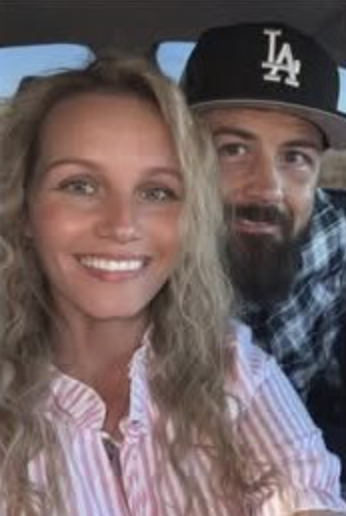 🇺🇸 🚨 HORROR EN FLORIDA: No llegó a trabajar y la policía halló una carnicería en su habitación.

Una ausencia laboral fue la primera señal de una tragedia que ha dejado a la comunidad de Wewahitchka en absoluto estado de shock. Lorelei Strickland, una mujer descrita como una