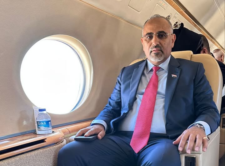 #عاجل
الولايات المتحدة الأمريكية تستدعي الرئيس #عيدروس_الزُبيدي إلى البيت الأبيض

الشعب الجنوبي هوا واثق ان الرئيس القائد عيدروس لن يخرج إلى بمفاجئات عظمى وكبيره