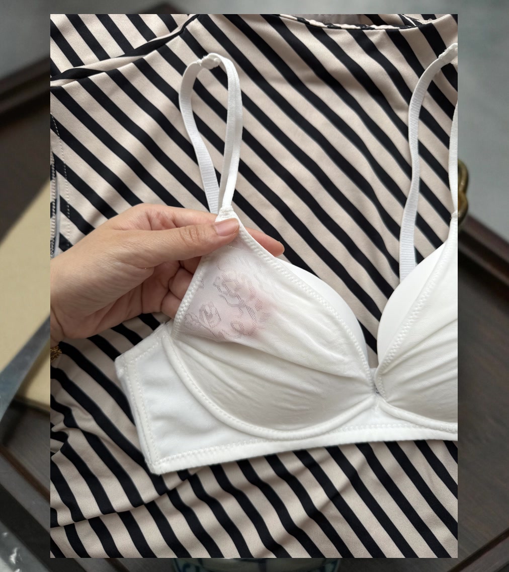 Rebecca Castro tweet media