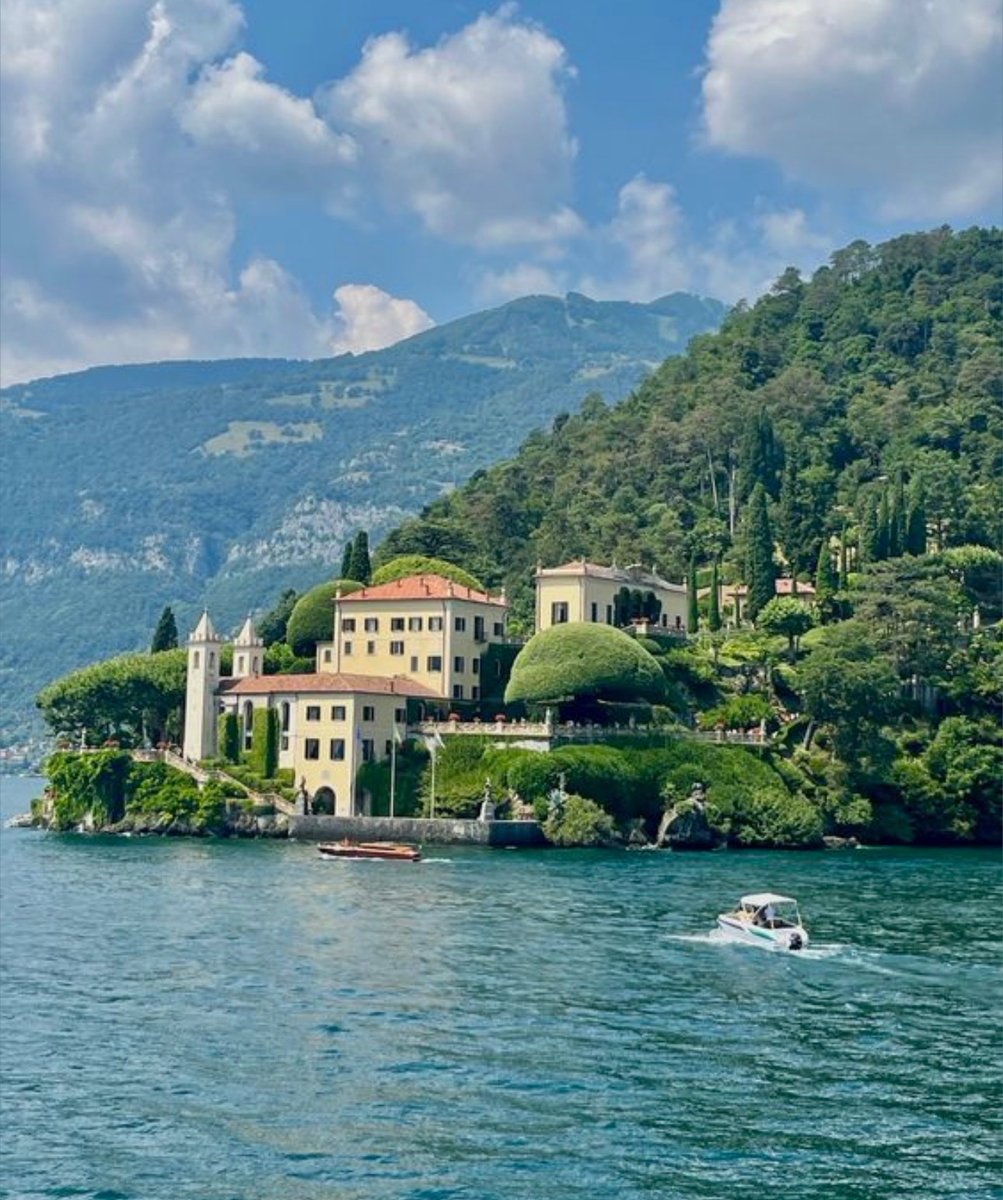 W0rld2026's tweet photo. Lake Como, Italy 🇮🇹 https://t.co/0qcNxc3W8M