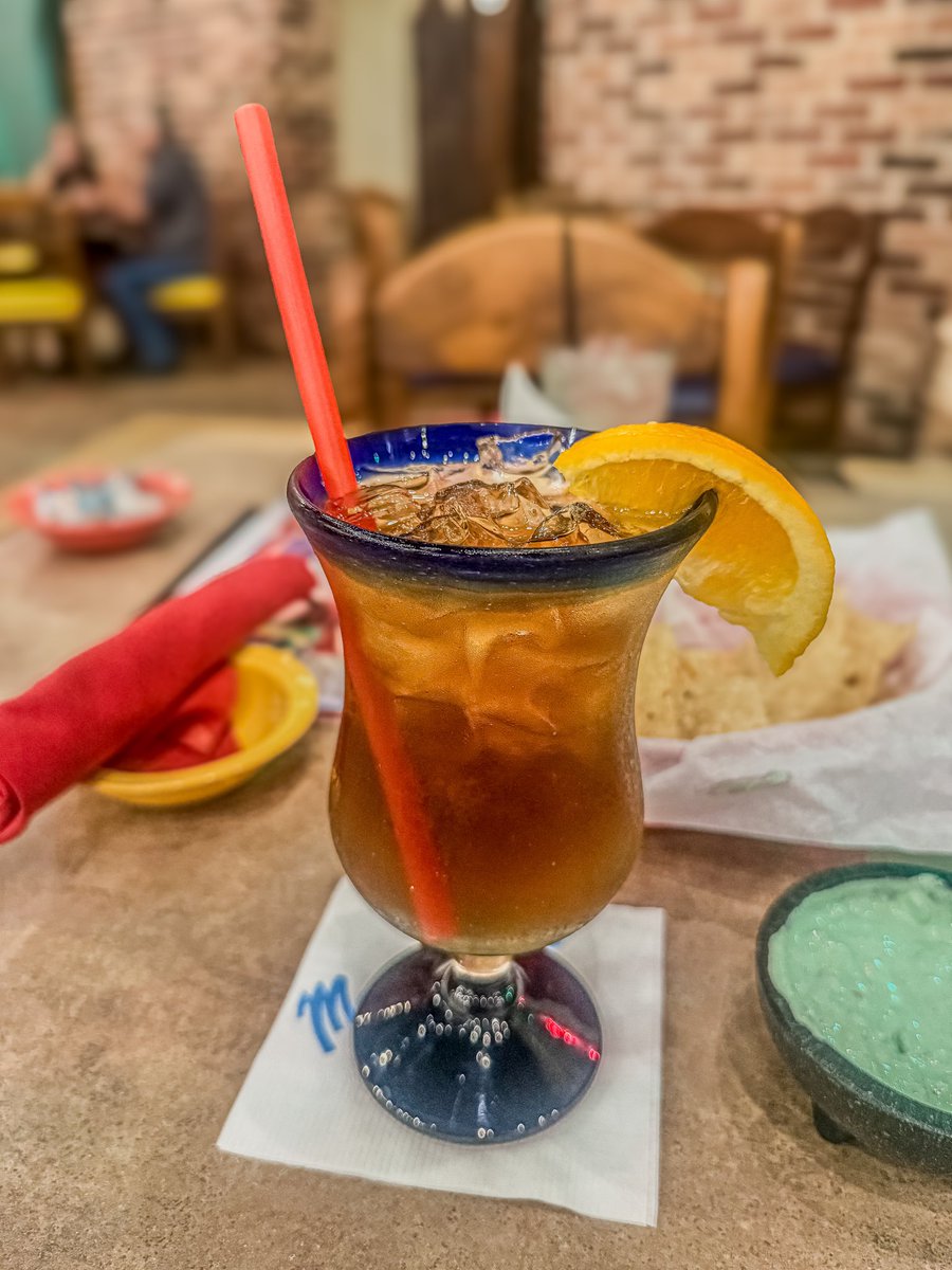 CrystalStayCool's tweet image. Had enchiladas de carnitas for lunch and now I’m so full 😩🍴 The green tomatillo sauce paired great with the carnitas and frijoles 🌿🥑 So good! 💚

#Enchiladas #Carnitas #Foodie