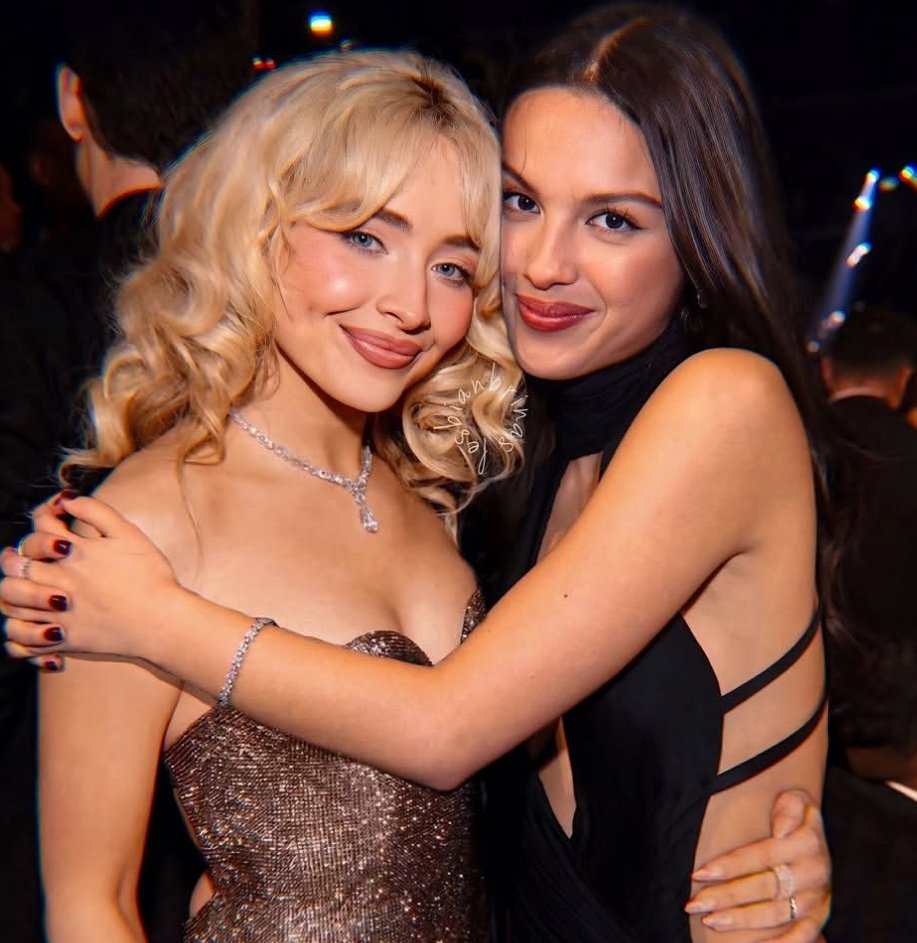 🚨 Disney Music President tells Billboard he wants to reunite their biggest stars together for the first tIme ever to tell their story on screen: 

Miley Cyrus, Selena Gomez, Demi Lovato, Sabrina Carpenter, Olivia Rodrigo, Hilary Duff &amp; Jonas Brothers.