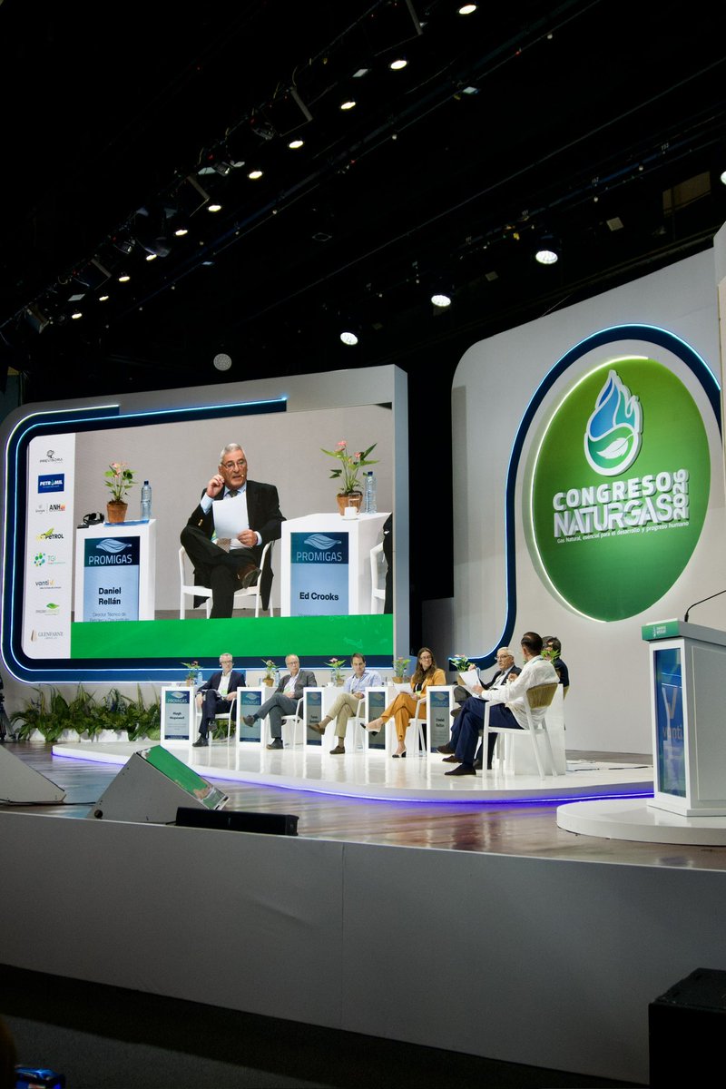 DannyRamirezB's tweet photo. En el Congreso Naturgas conectamos soluciones y alianzas para fortalecer la infraestructura energética de Colombia. Mi meta es clara: que la energía limpia llegue a cada rincón, transformando vidas y protegiendo nuestro entorno. 🌱💡
¡Seguimos! 👊
#TransiciónEnergética #Colombia https://t.co/WUtX0DCuOB
