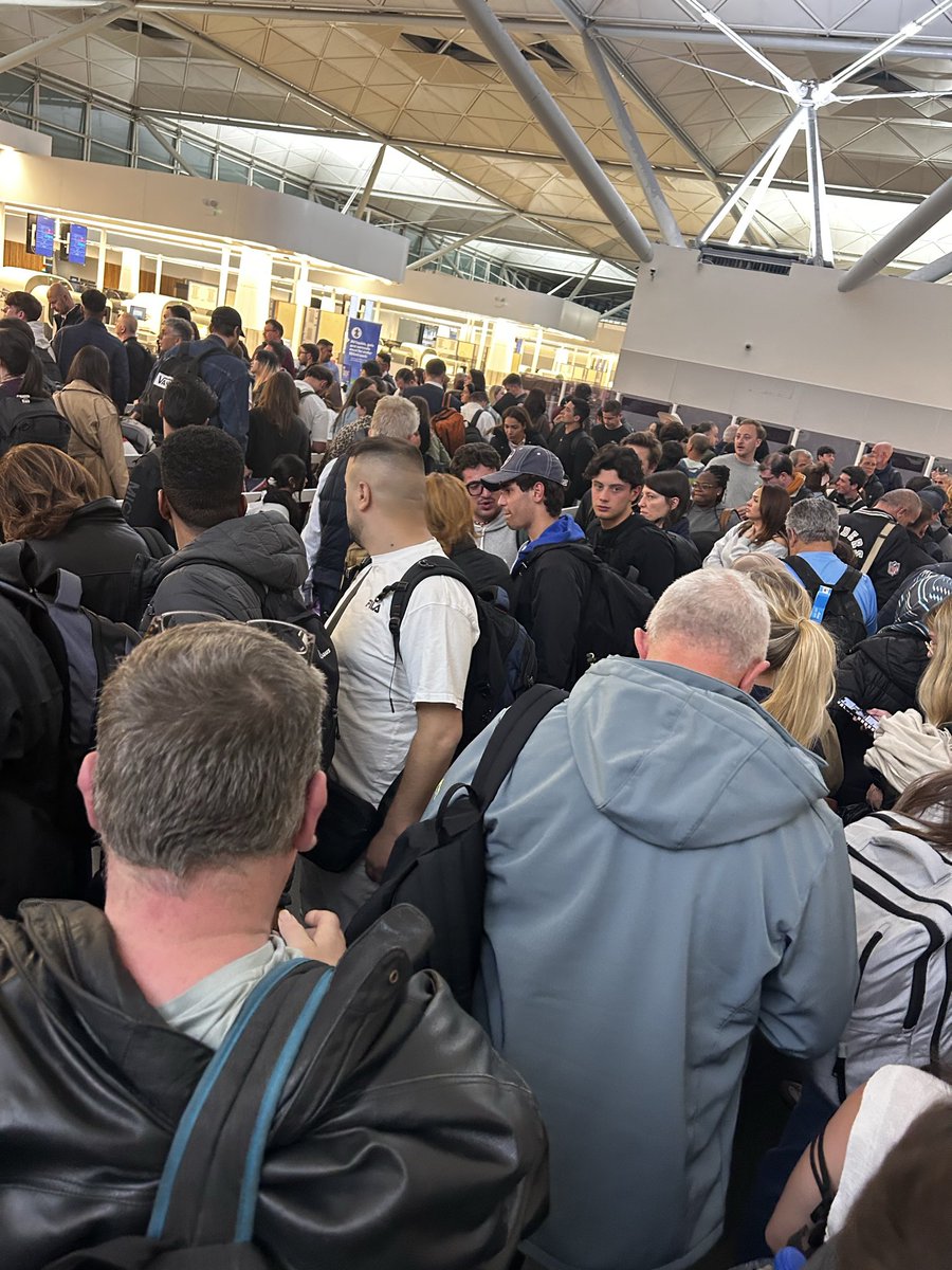 NickMFenn's tweet photo. #stanstedairport #securityqueue #securityline #disaster #embarrassment https://t.co/kQ1e8wuk4r