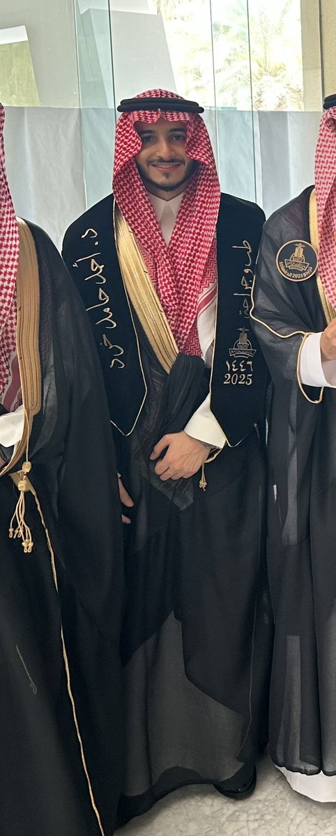 kh1rd's tweet photo. أحتفل اليوم بتخرّجي من جامعة الملك عبدالعزيز (دفعة ٥٥)، وحصولي على درجة البكالوريوس في الطب والجراحة العامة.
أشكر والديّ العزيزين على دعمهما ودعواتهما، وكل من ساندني خلال هذه المسيرة.
وأسأل الله التوفيق والسداد لي ولزملائي، وأن يجعلنا سببًا في نفع البلاد وخدمة الناس. https://t.co/UvZnVMKROR