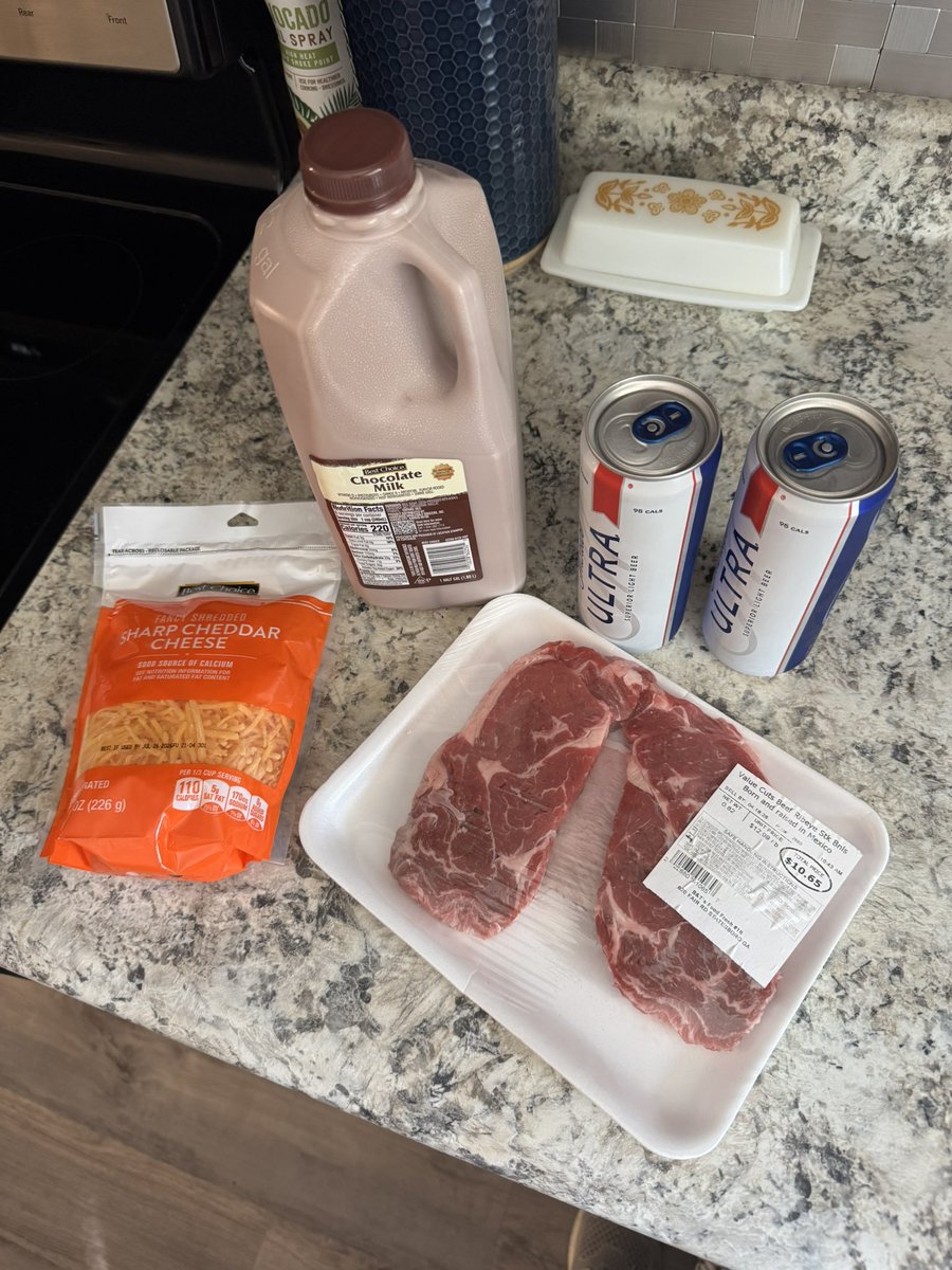 DallasMadeCraka's tweet image. There are some things you just can’t teach. I’m hitting the flow state of white boys and can’t be stopped. (The cheese is for microwave nachos later) #White #GodMode #BrownLover