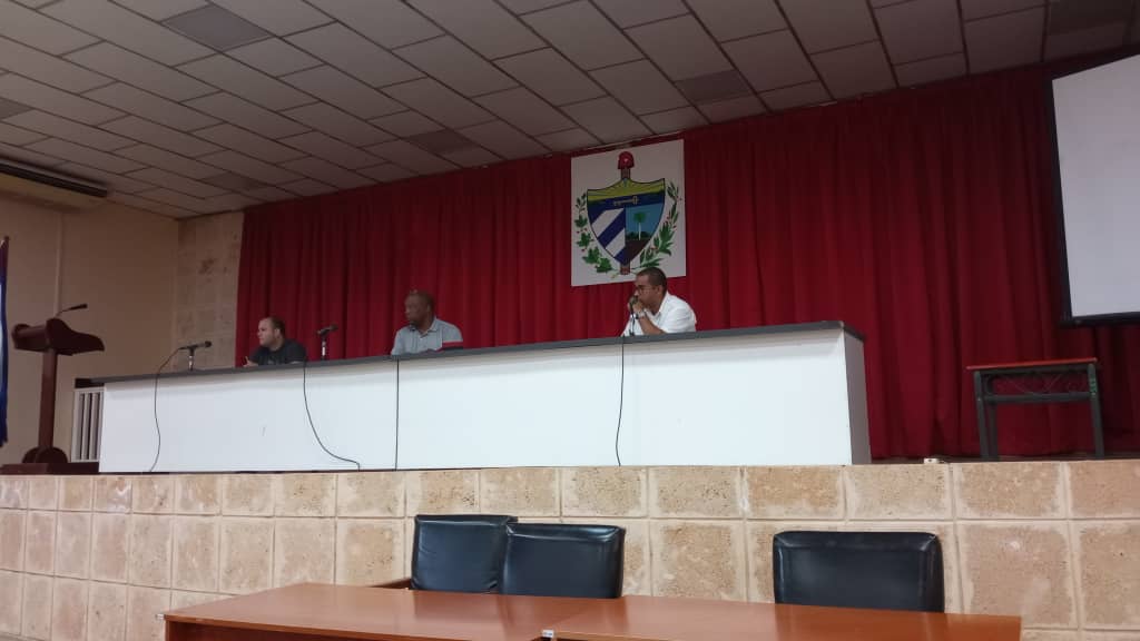 edua_acosta93's tweet image. 📣 En reunión de cuadros principales de #Artemisa se realizó la convocatoria al Desfile del Primero de Mayo.  Un día de unidad, compromiso y orgullo obrero. #1Mayo #LaPatriaSeDefiende ✊🇨🇺