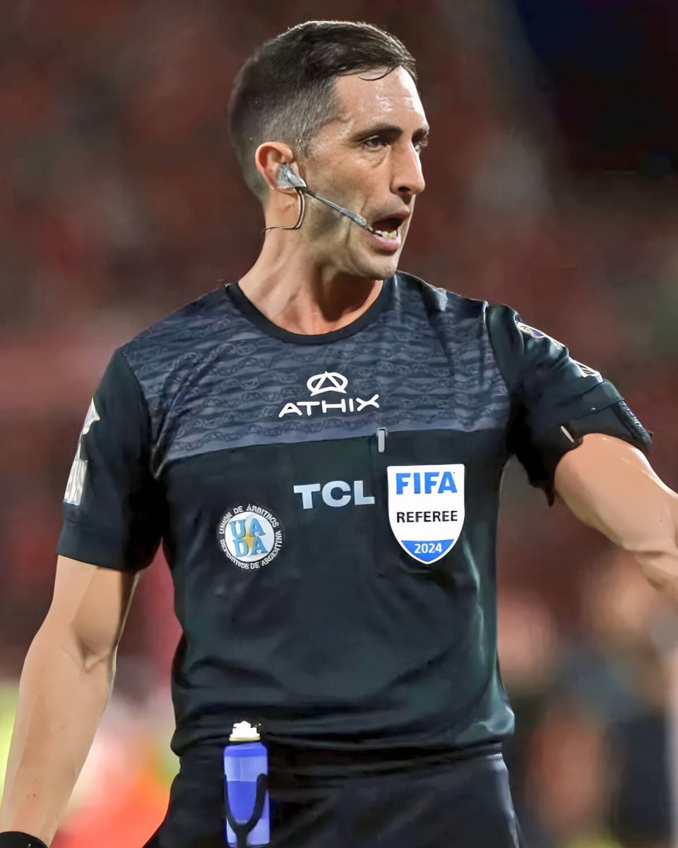 Nazareno Arasa será el árbitro de #Racing - #Sarmiento por la Fecha 15, a disputarse el domingo a las 13:30 horas.  

 📺 #VAR: Gaston Brizuela

Dirigiendo a Racing 
9 Partidos dirigidos  
✅3 Victorias
🟰2 Empates
❌4 Derrotas  

ULTIMO PARTIDO: Apertura '26 0-0 frente Sarmiento