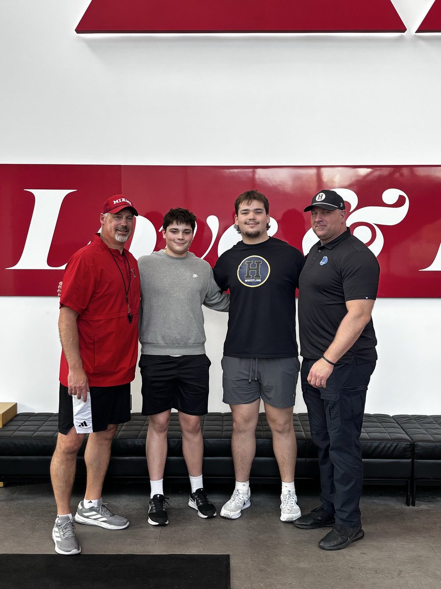 ChrisTobin29's tweet photo. Had a great time at Miami of Ohio with my brother today. @Coachjpatton @ColtArthur @Martin_Miami_HC @A_Ragland14 @HartlandHSFB @Clintsmith67 https://t.co/uoMVWqhiBE