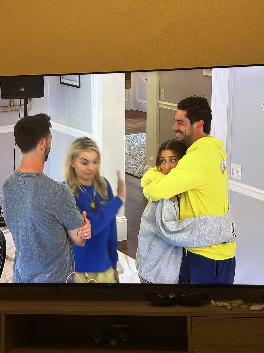 AJaffe3's tweet photo. After Craig gaslit Paige and yelled at Lindsey calling her a loser. Hmmm #summerhouse https://t.co/ltYg4IASmk