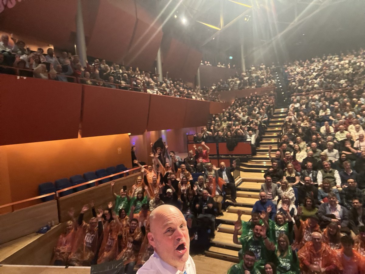 almurray's tweet image. Basingstoke has spoken!
@AnvilArts 
#standup #comedy #robots