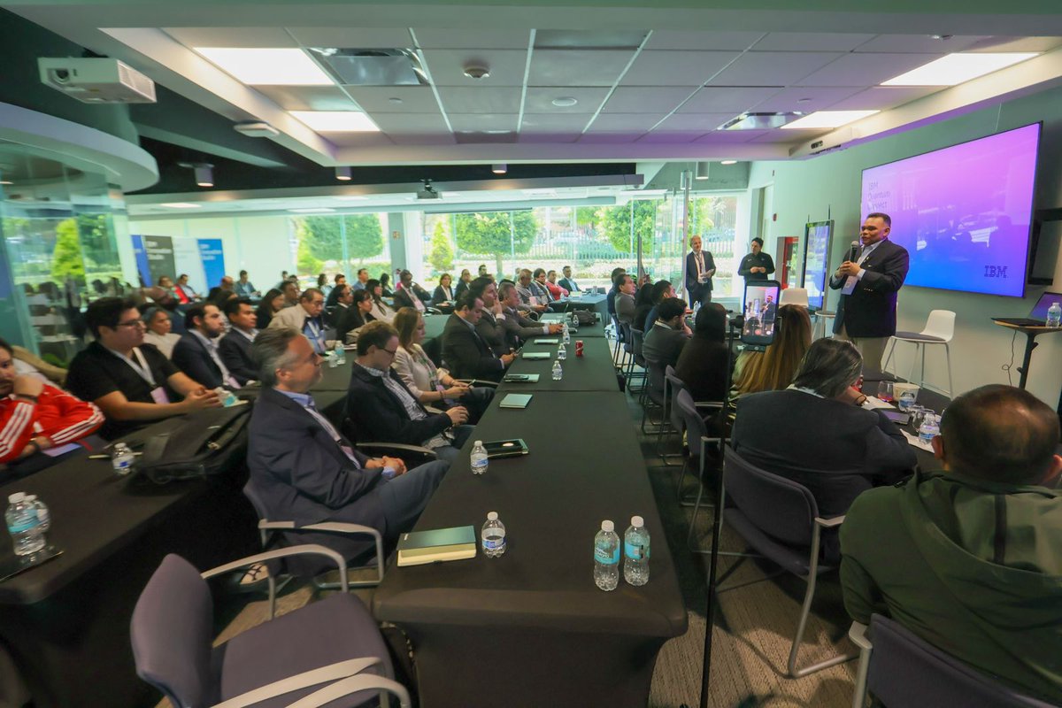 RolandoZapataB's tweet photo. Participé en el panel sobre computación cuántica e #IA en @IBM Quantum Connect 🇲🇽.

Un punto clave: la computación cuántica puede potenciar exponencialmente la IA al acelerar los cálculos que la entrenan; juntas, permitirían abordar algunos de los problemas más complejos de la humanidad, como el desarrollo de nuevos medicamentos o la predicción climática.

Como presidente de la Comisión de IA del @senadomexicano, lo reitero: México no puede llegar tarde. Talento, reglas claras y colaboración serán clave. 🤖