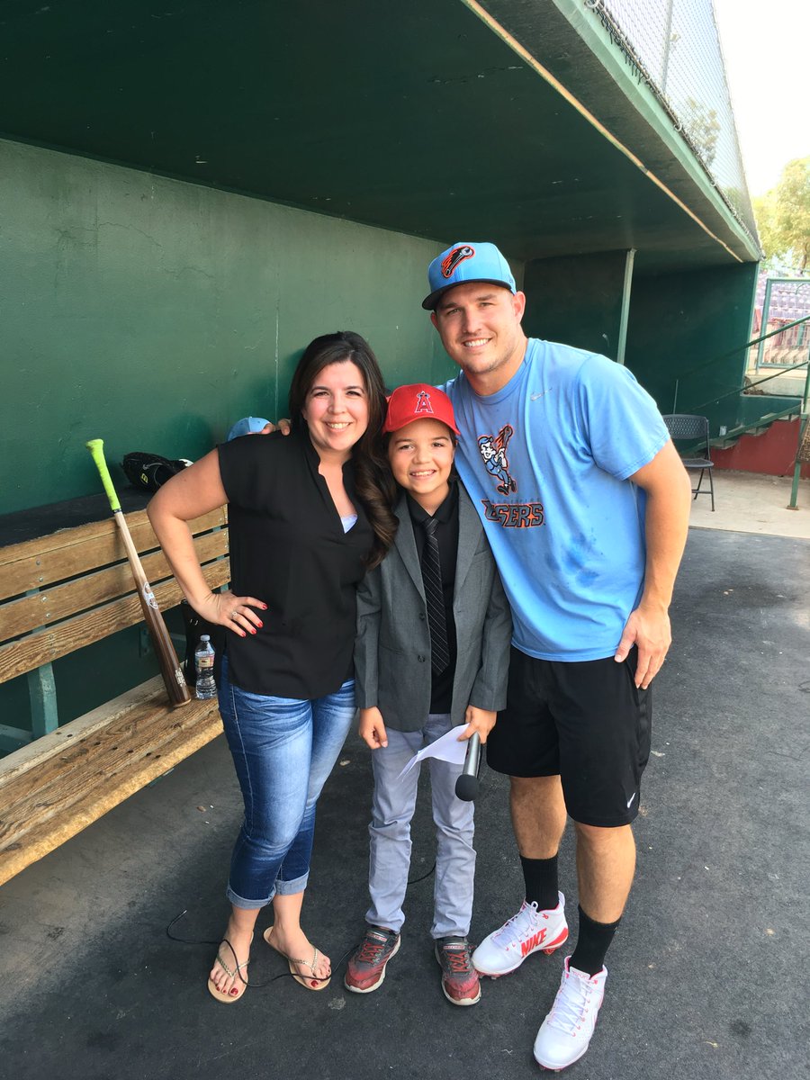 CadenCenter's tweet photo. Hi @MikeTrout! I interviewed you in 2017 when I was 12. 
I’m now 21 &amp; entering my sr. yr of college (Sports Broadcasting).
I'd love to interview you again &amp; add it to my highlight reel.
Would you be willing to do an interview sometime during this upcoming home-stand please? https://t.co/PN4JPWwBeC